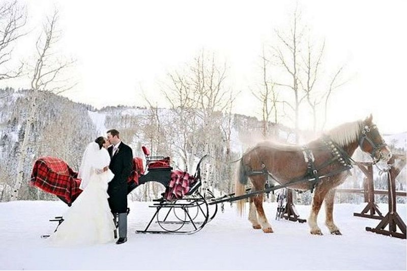 Свадебный кортеж зимой